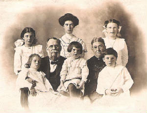 sam and anna reed with grandchildren 